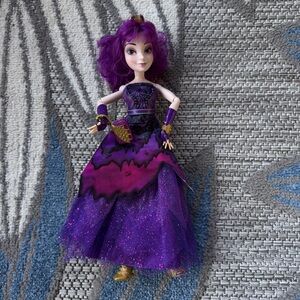 Disney‎ Descendants 2 Isle of the Lost Royal Yacht Ball Mel Deluxe Hasbro Doll